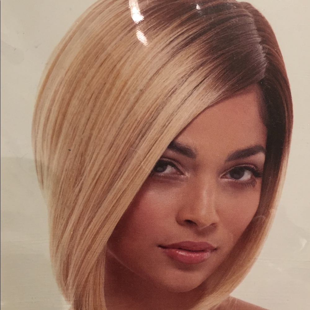 Helen Short Cut Synthetic Wig